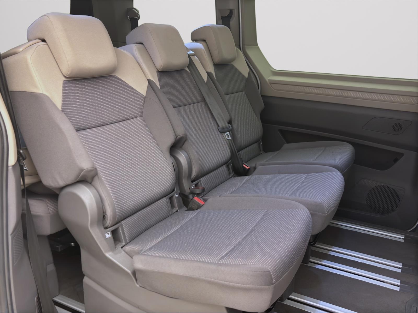 Volkswagen T7 Multivan 1.4 eHybrid DSG PANO AHK IQ.LIGHT NAVI