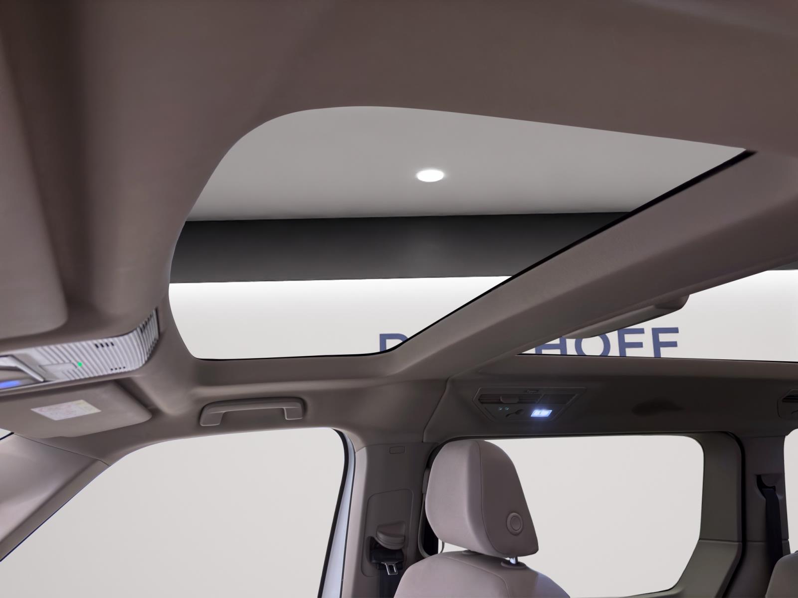 Volkswagen T7 Multivan 1.4 eHybrid DSG PANO AHK IQ.LIGHT NAVI