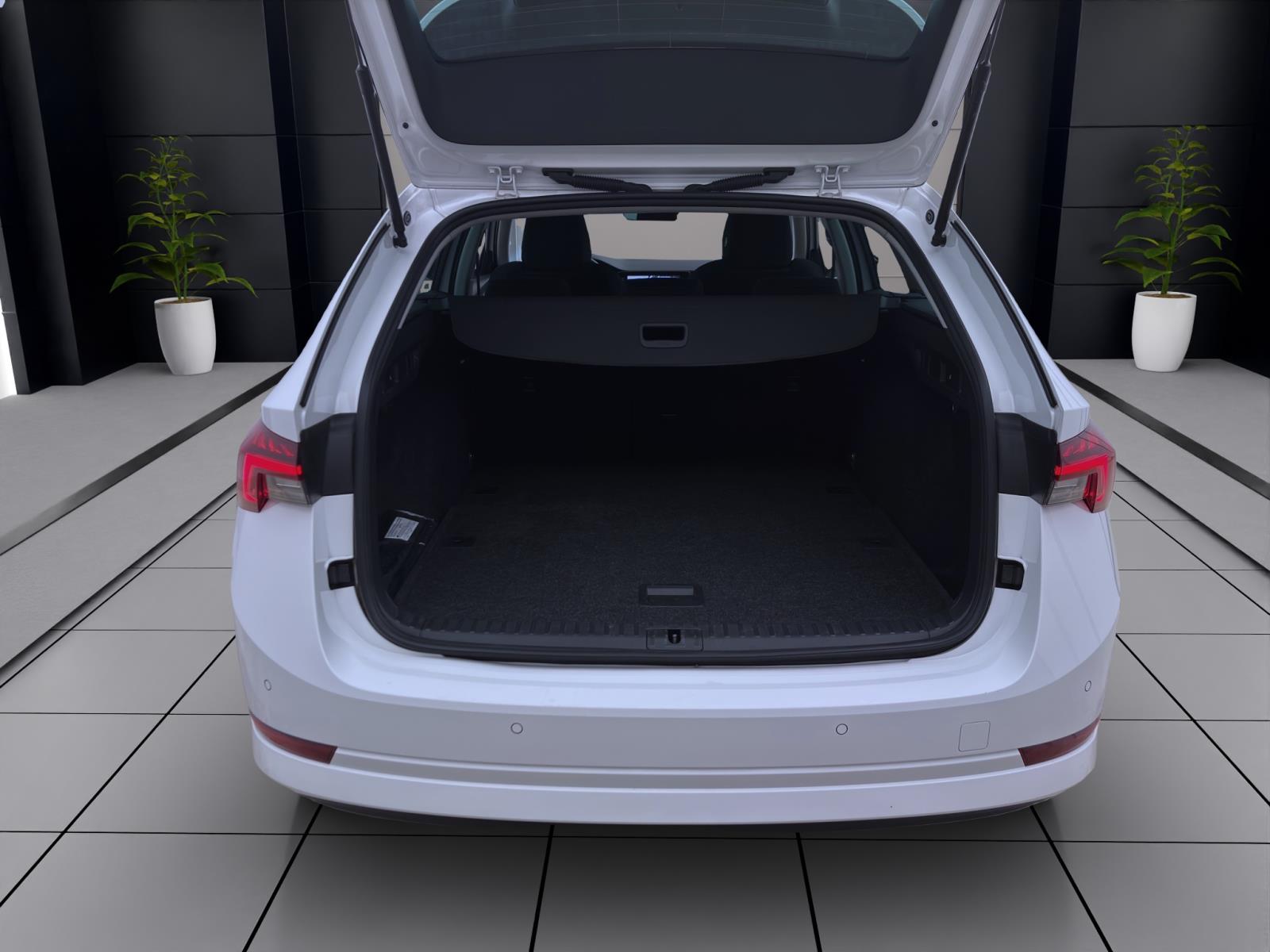 Skoda Octavia Combi 2.0 TDI STYLE NAVI SITZHZG ACC PDC