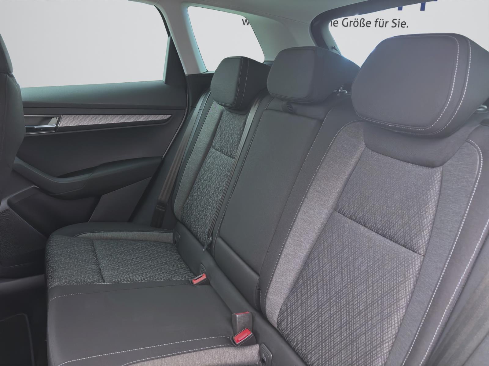 Skoda Karoq 2.0 TDI DSG 4x4 STYLE NAVI KAMERA LED PDC