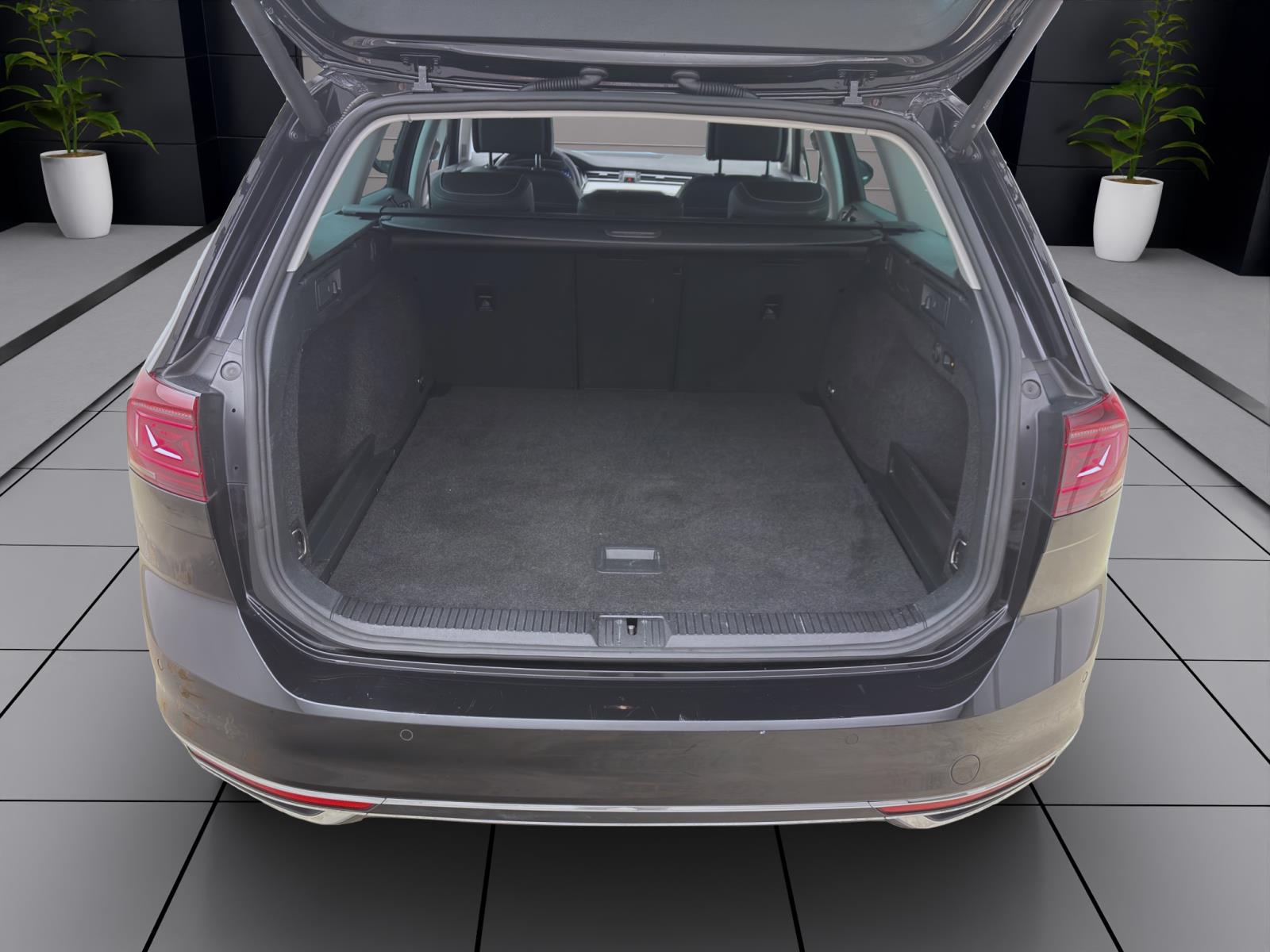 Volkswagen Passat Variant 2.0 TDI DSG ELEGANCE NAVI IQ.LIGHT AHK ACC