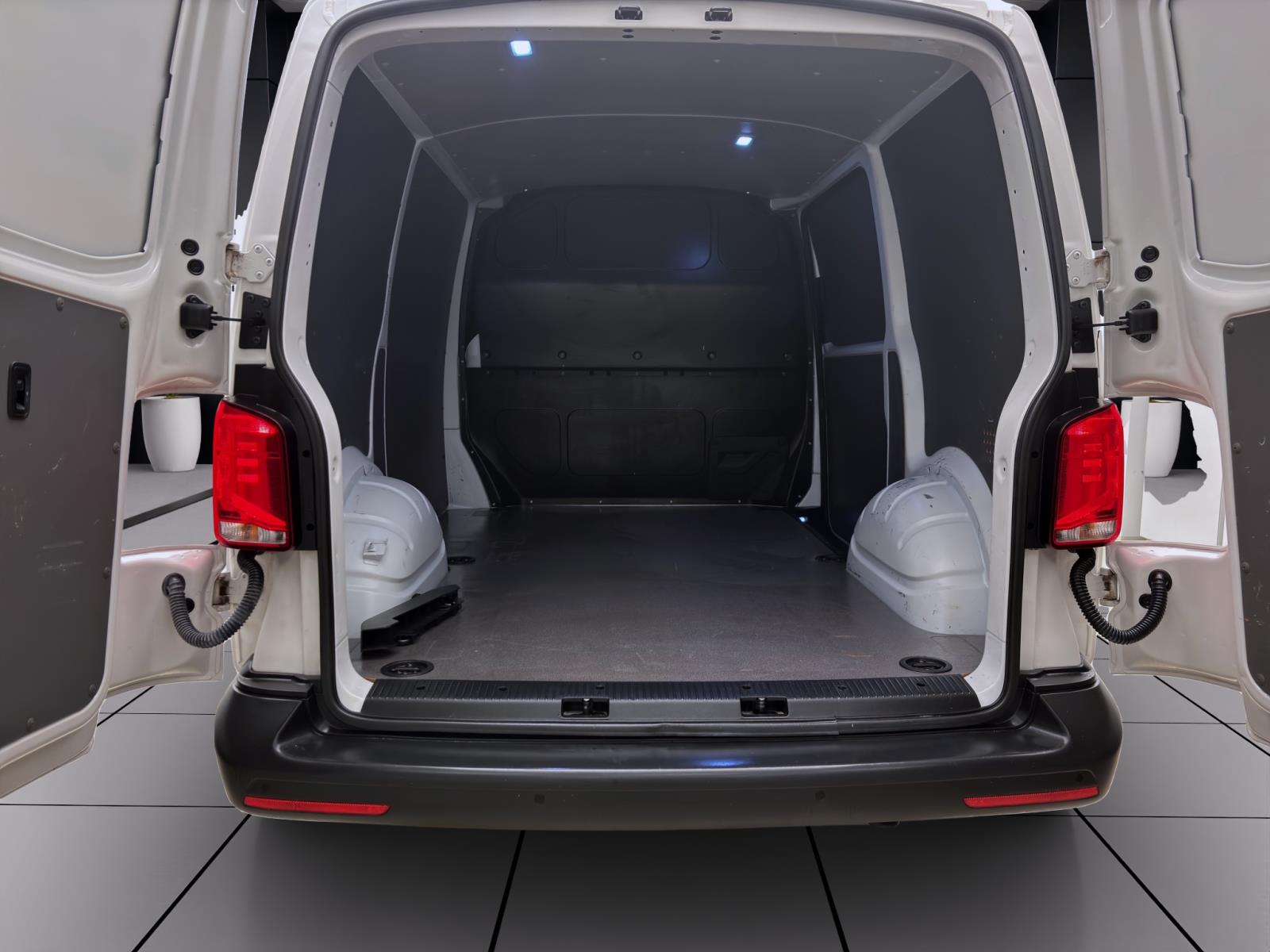 Volkswagen T6.1 Transporter Kasten 2.0 TDI PDC DAB+ KLIMA