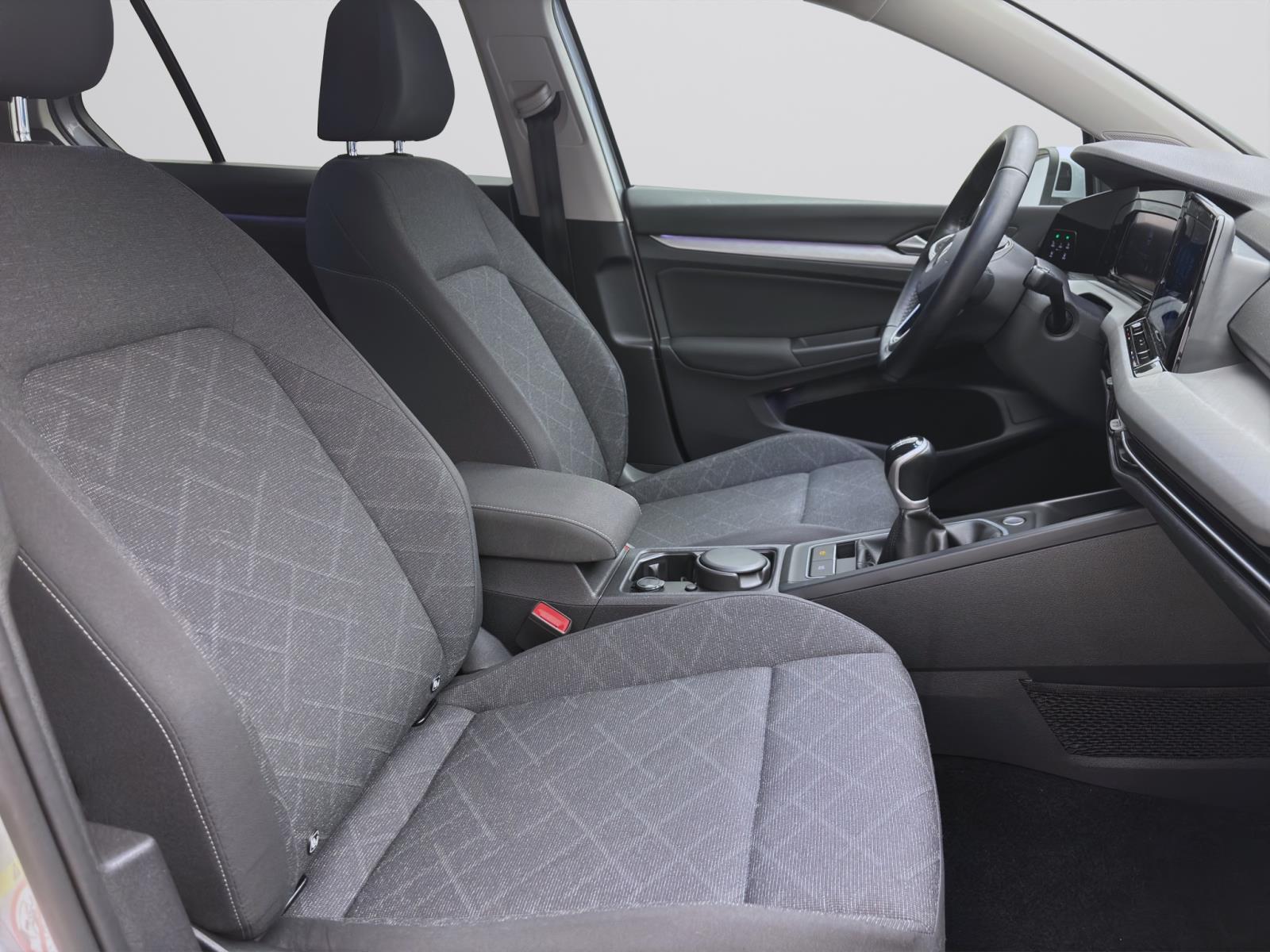 Volkswagen Golf 1.5 TSI LIFE NAVI LED+ ACC D.COCKPIT