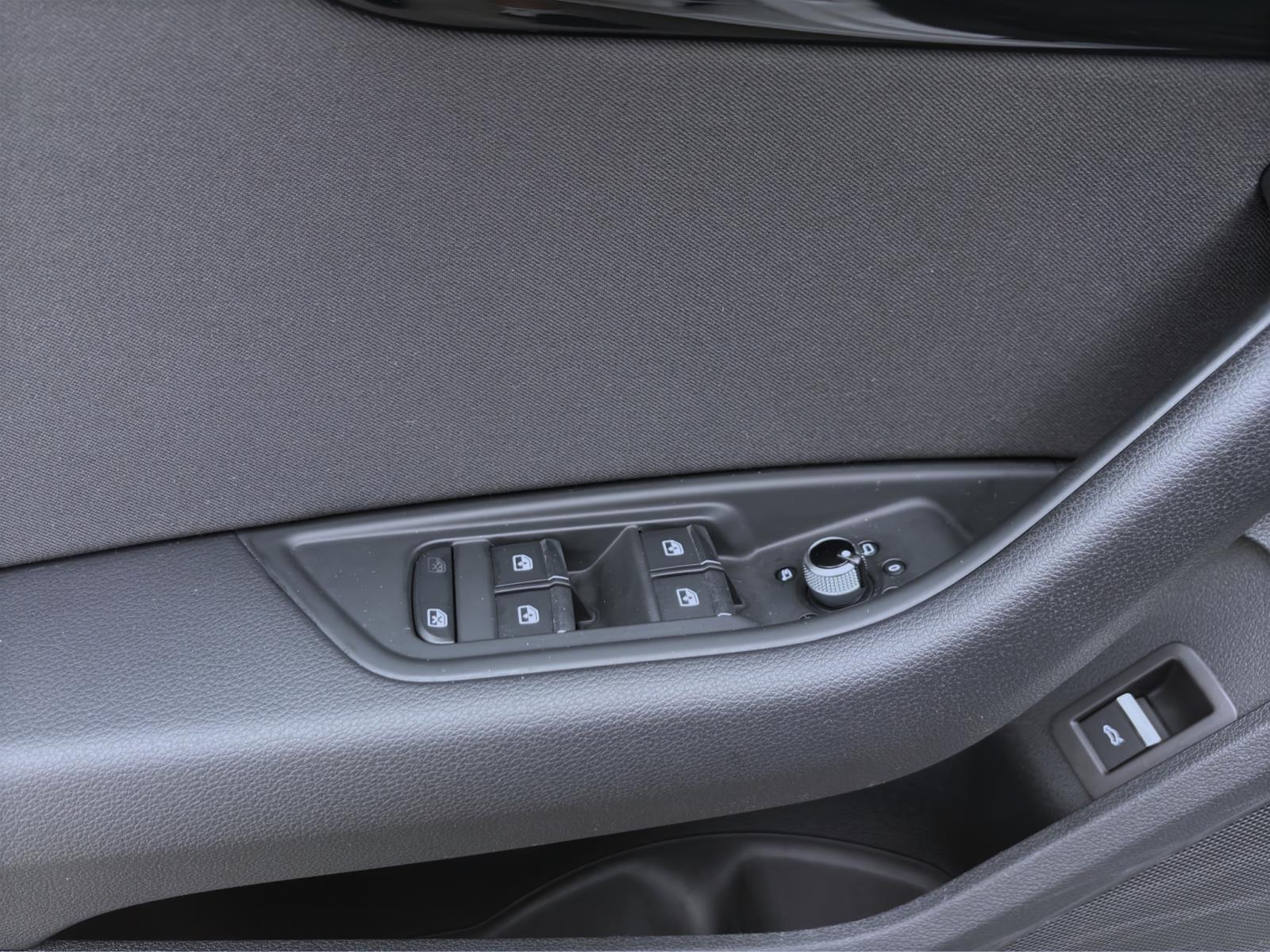 Bild 9: Audi A4 Avant 30 TDI S LINE PANO MATRIX NAVI PDC