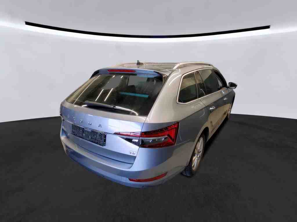 Skoda Superb Combi iV 1.4 TSI DSG STYLE AHK NAVI MATRIX ACC