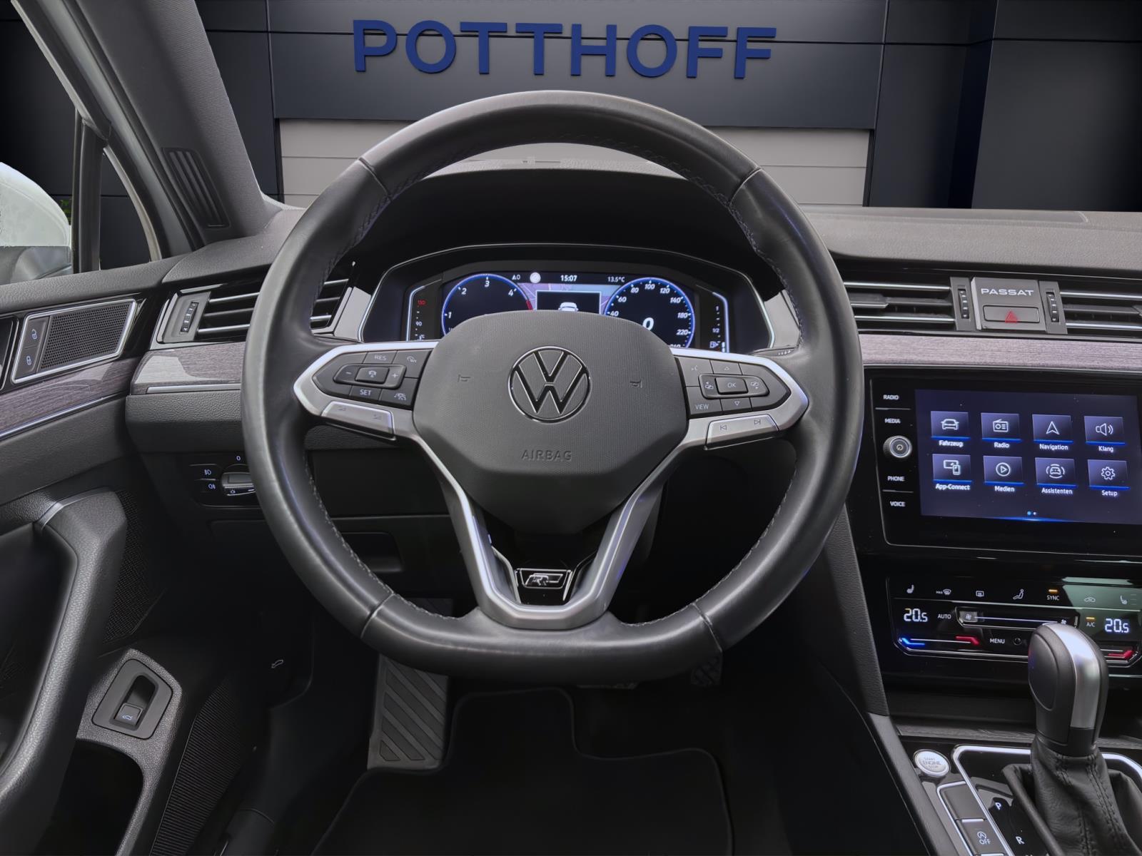 Volkswagen Passat Variant 2.0 TDI DSG ELEGANCE R-LINE NAVI IQ.LIGHT KAMERA