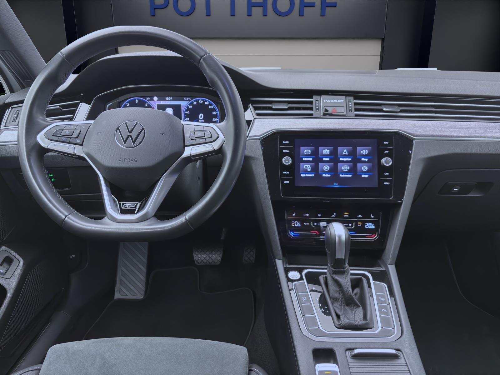 Volkswagen Passat Variant 2.0 TDI DSG ELEGANCE R-LINE NAVI IQ.LIGHT KAMERA