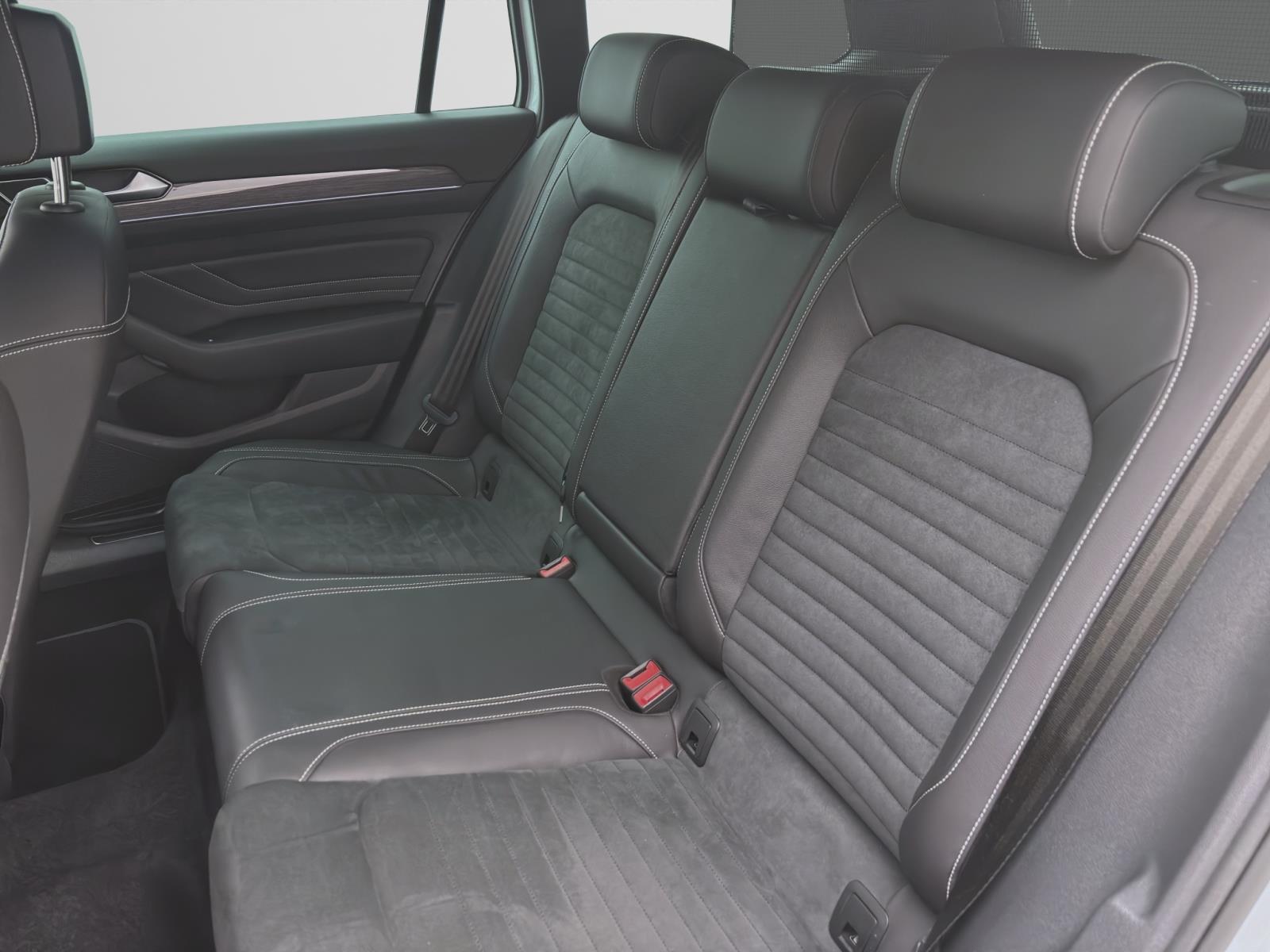 Volkswagen Passat Variant 2.0 TDI DSG ELEGANCE R-LINE NAVI IQ.LIGHT KAMERA