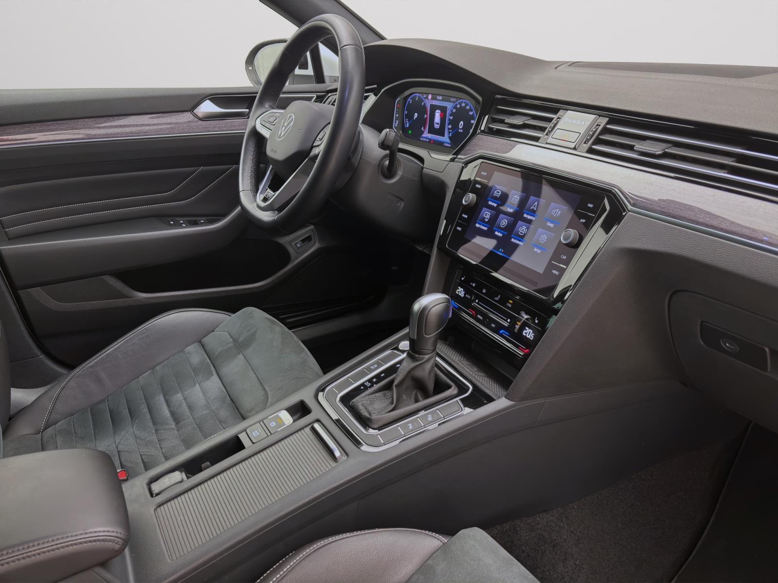 Volkswagen Passat Variant 2.0 TDI DSG ELEGANCE R-LINE NAVI IQ.LIGHT KAMERA