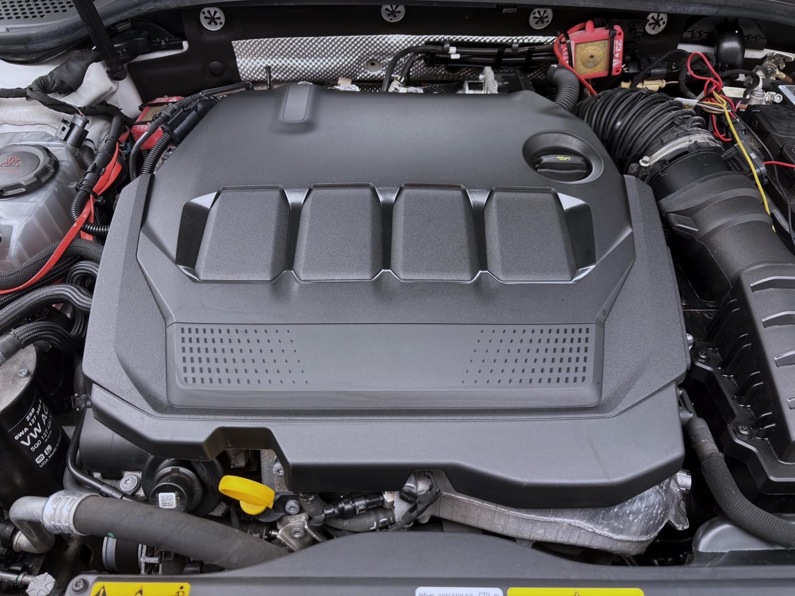 Volkswagen Passat Variant 2.0 TDI DSG ELEGANCE R-LINE NAVI IQ.LIGHT KAMERA