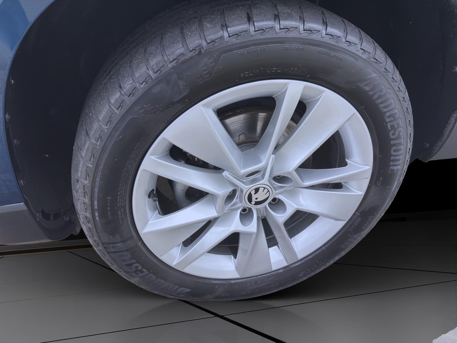 Skoda Karoq 1.5 TSI DSG STYLE AHK NAVI KAMERA SITZHZG