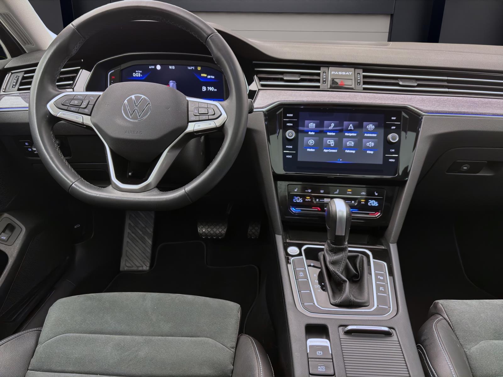 Volkswagen Passat Variant 2.0 TSI DSG ELEGANCE STANDHZG PANO AHK