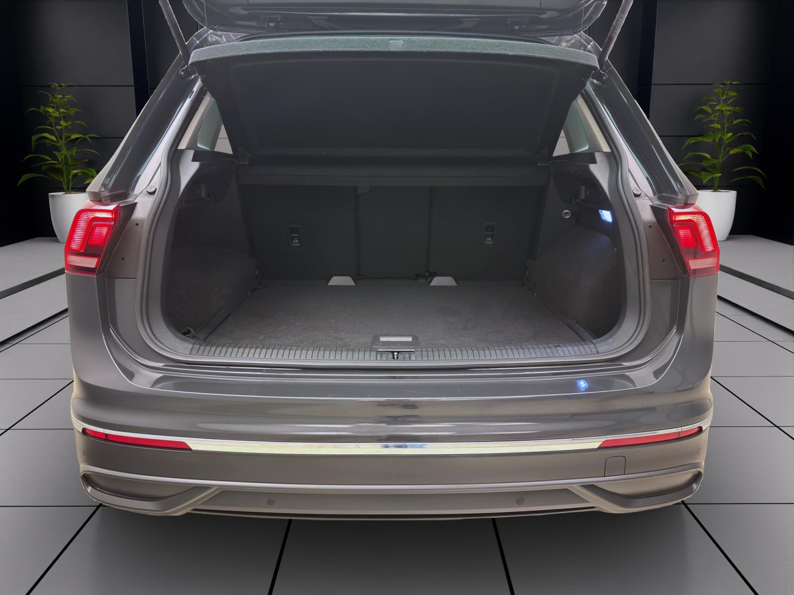 Volkswagen Tiguan 2.0 TDI LIFE NAVI AHK SITZHZG PDC