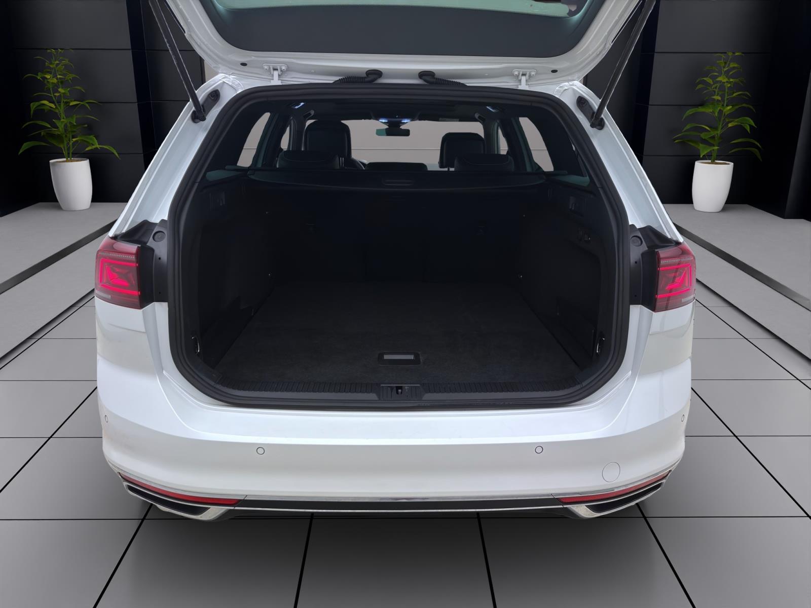 Volkswagen Passat Variant 2.0 TDI DSG 4M ELEGANCE PANO AHK KAMERA