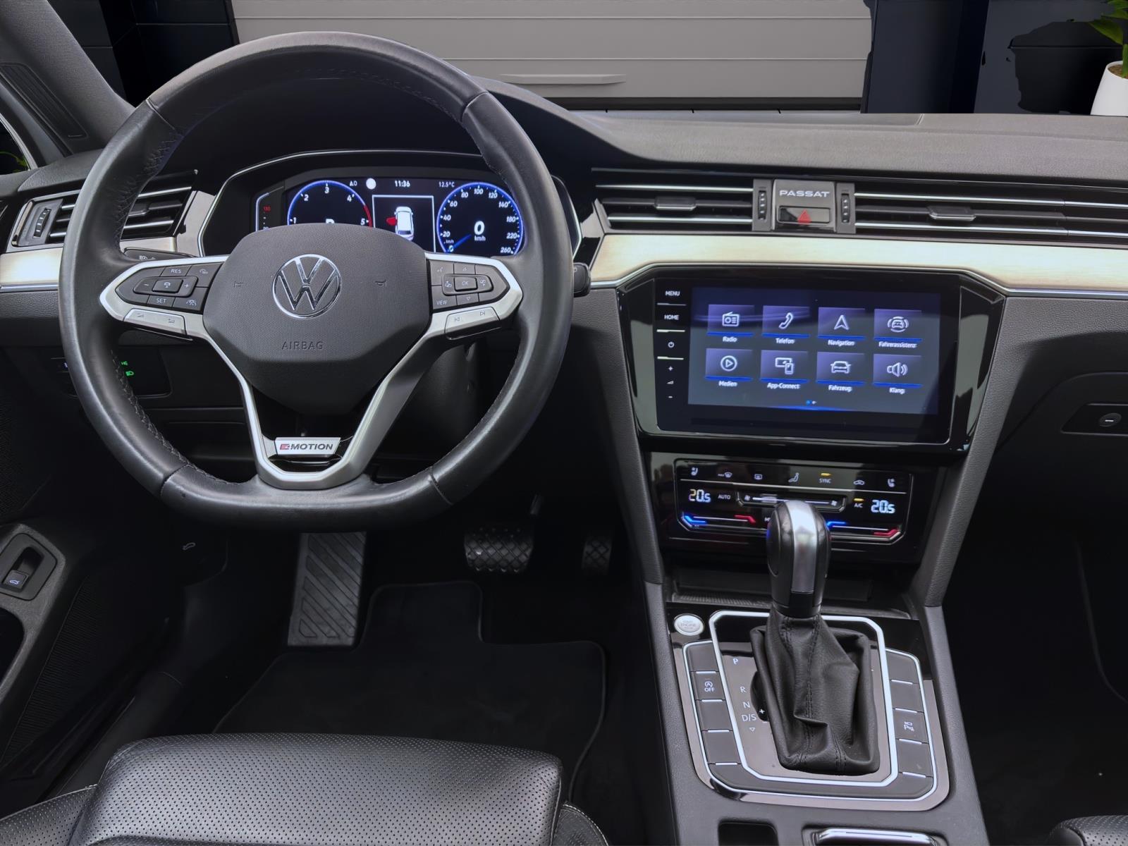 Volkswagen Passat Variant 2.0 TDI DSG 4M ELEGANCE PANO AHK KAMERA