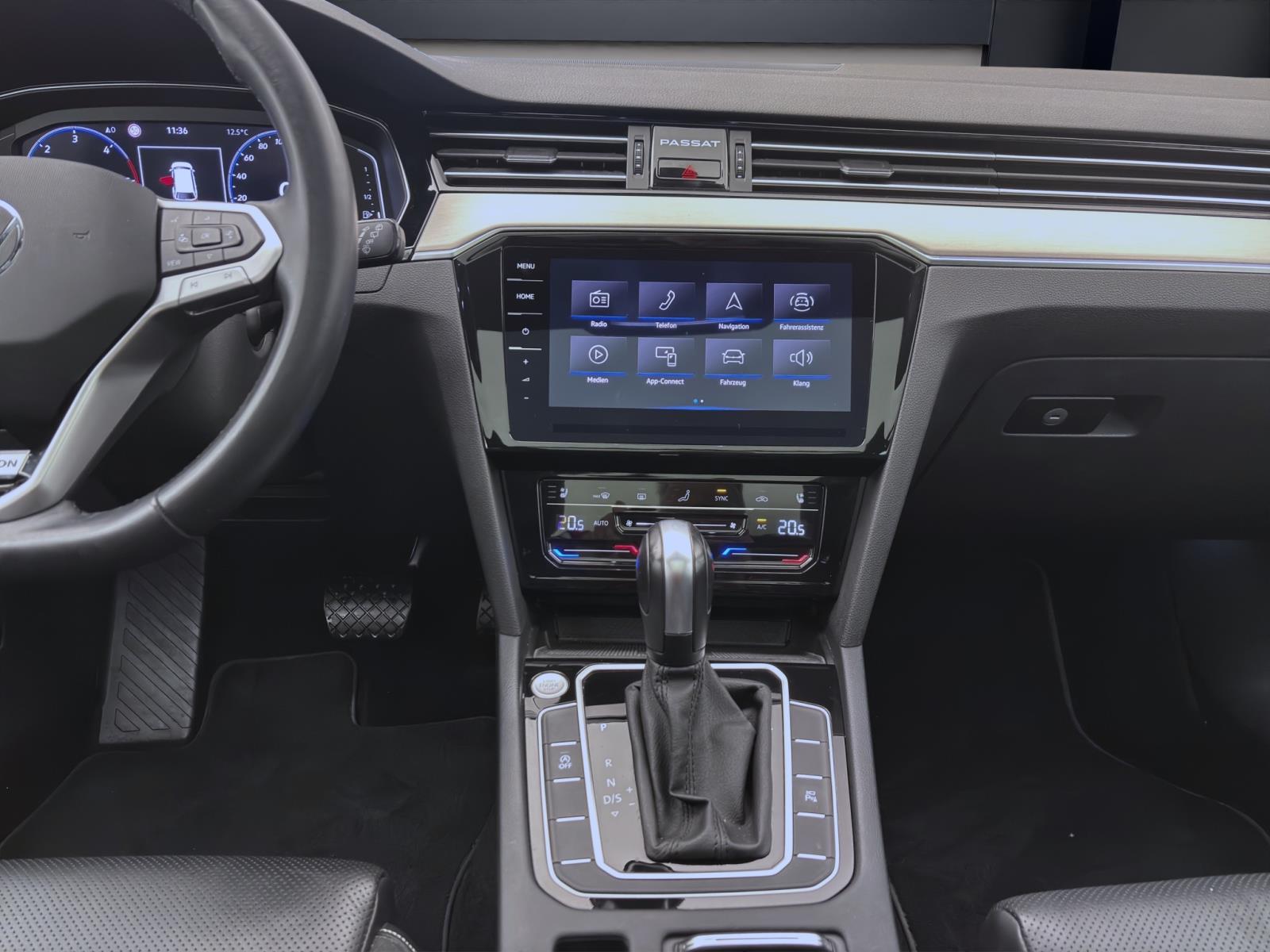 Volkswagen Passat Variant 2.0 TDI DSG 4M ELEGANCE PANO AHK KAMERA