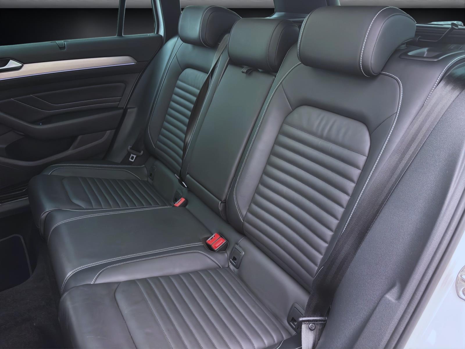 Volkswagen Passat Variant 2.0 TDI DSG 4M ELEGANCE PANO AHK KAMERA