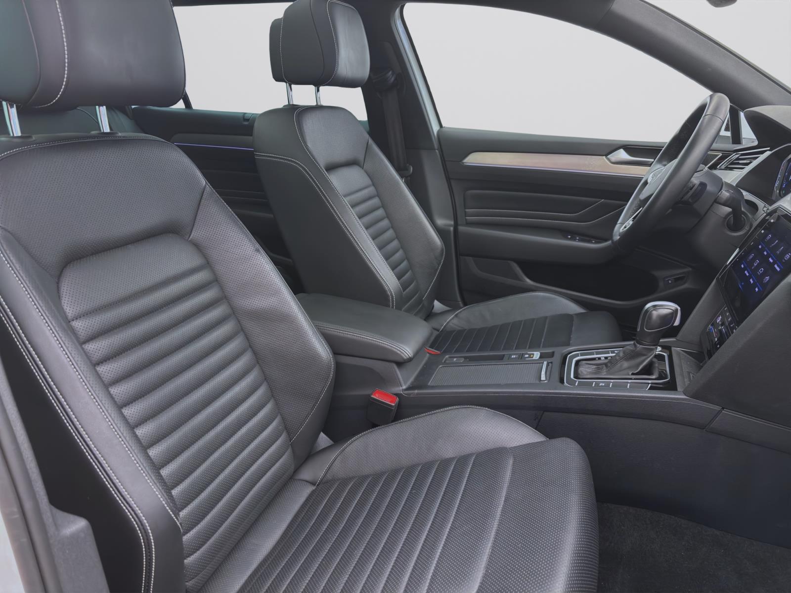 Volkswagen Passat Variant 2.0 TDI DSG 4M ELEGANCE PANO AHK KAMERA