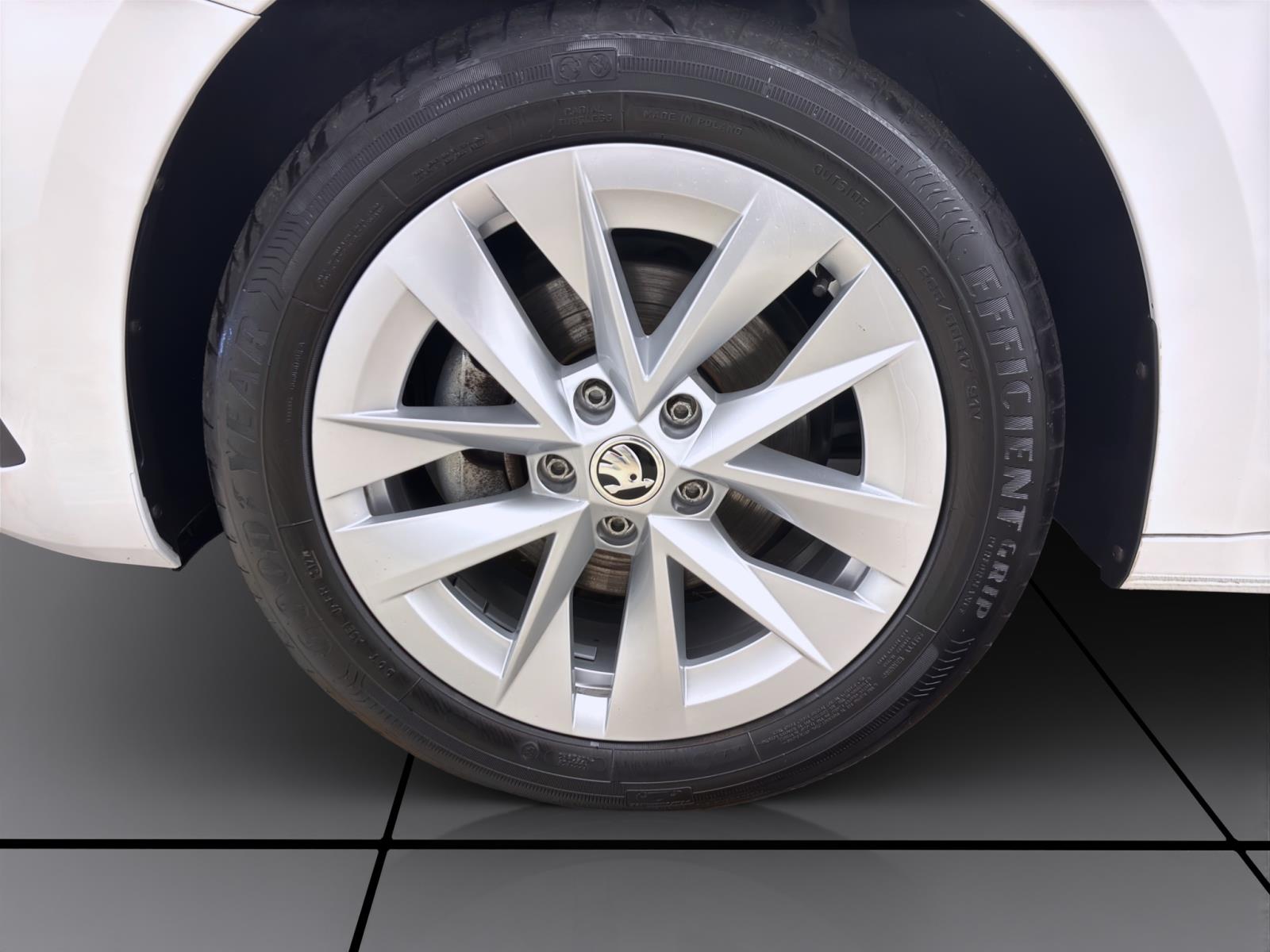 Skoda Octavia Combi 2.0 TDI STYLE NAVI PDC LED KLIMA