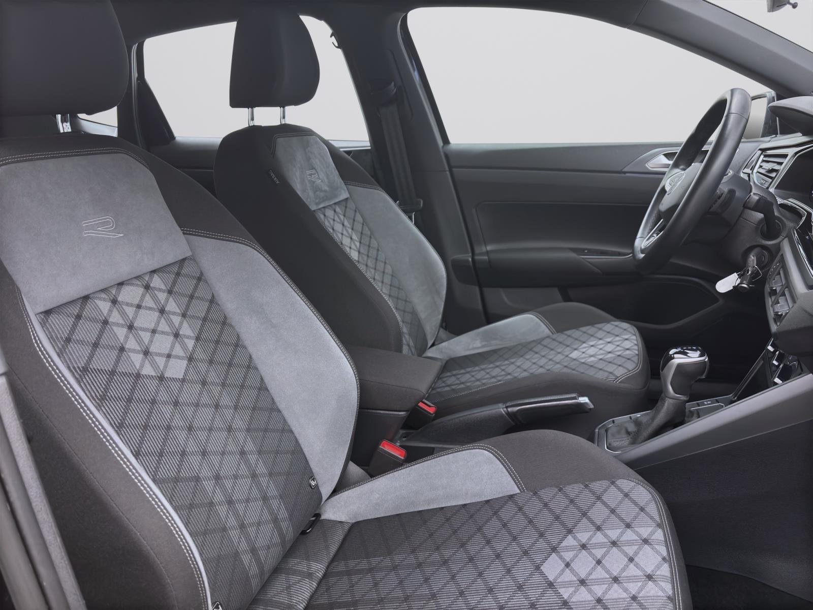 Volkswagen Polo 1.0 TSI DSG R-LINE IQ.LIGHT PDC SITZHZG