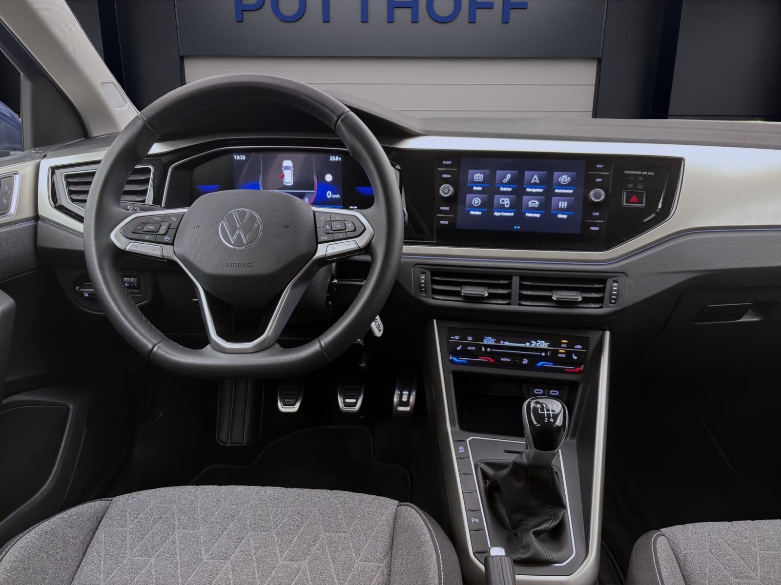 Volkswagen Polo 1.0 TSI MOVE NAVI KLIMA PDC LED