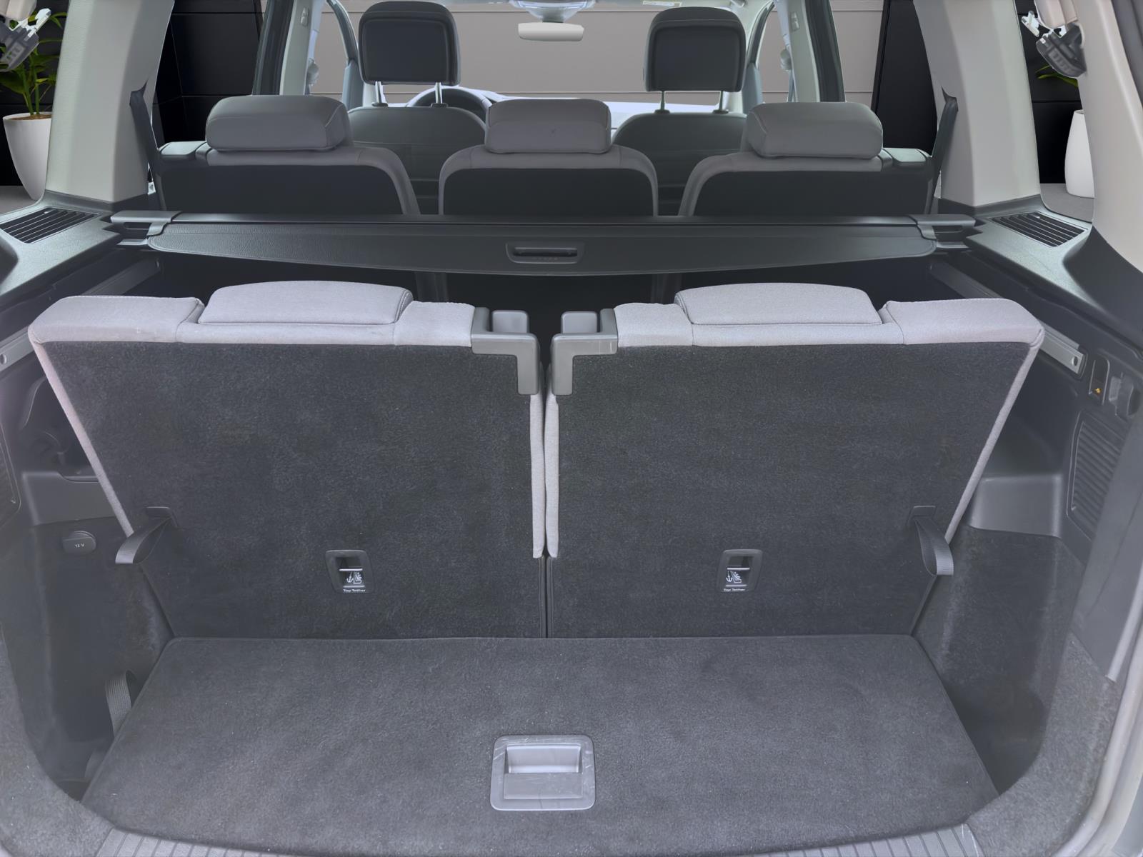 Volkswagen Touran 1.5 TSI DSG COMFORTLINE NAVI AHK KAMERA 7SITZE