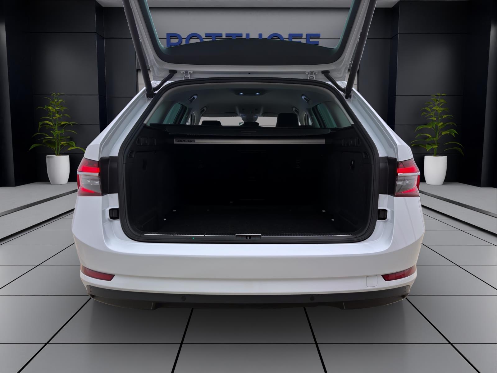 Skoda Superb Combi 2.0 TDI DSG STYLE AHK NAVI MATRIX ACC