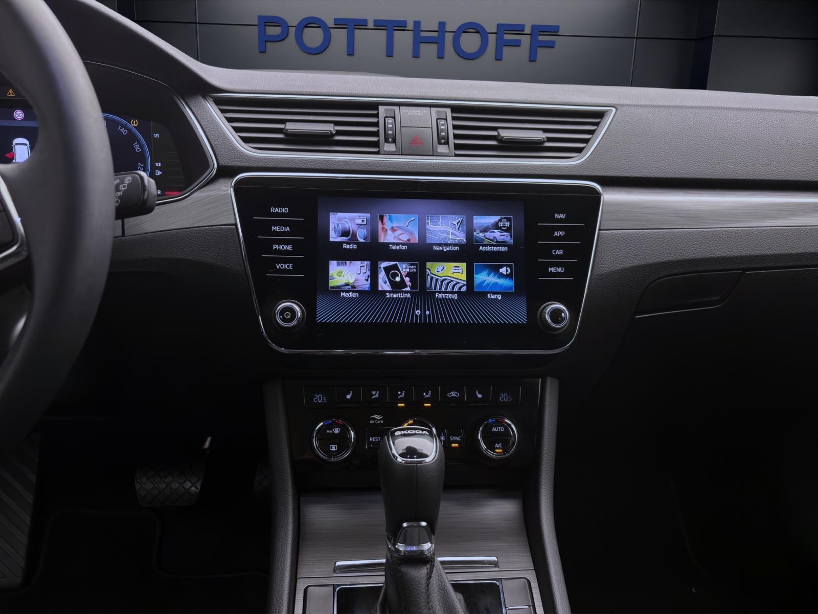 Skoda Superb Combi 2.0 TDI DSG STYLE AHK NAVI MATRIX ACC