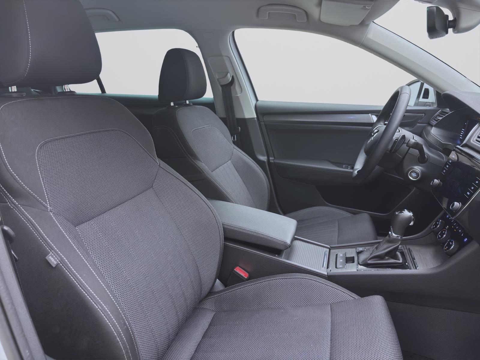 Skoda Superb Combi 2.0 TDI DSG STYLE AHK NAVI MATRIX ACC