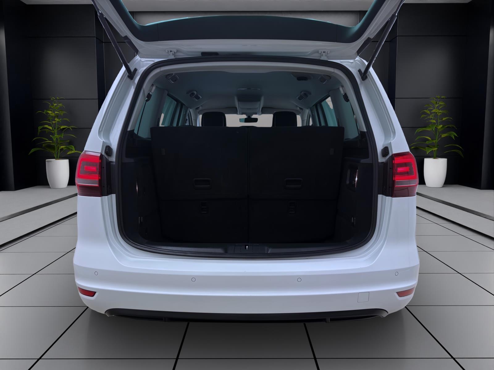 Volkswagen Sharan 2.0 TDI COMFORTLINE NAVI AHK SITZHZG PDC