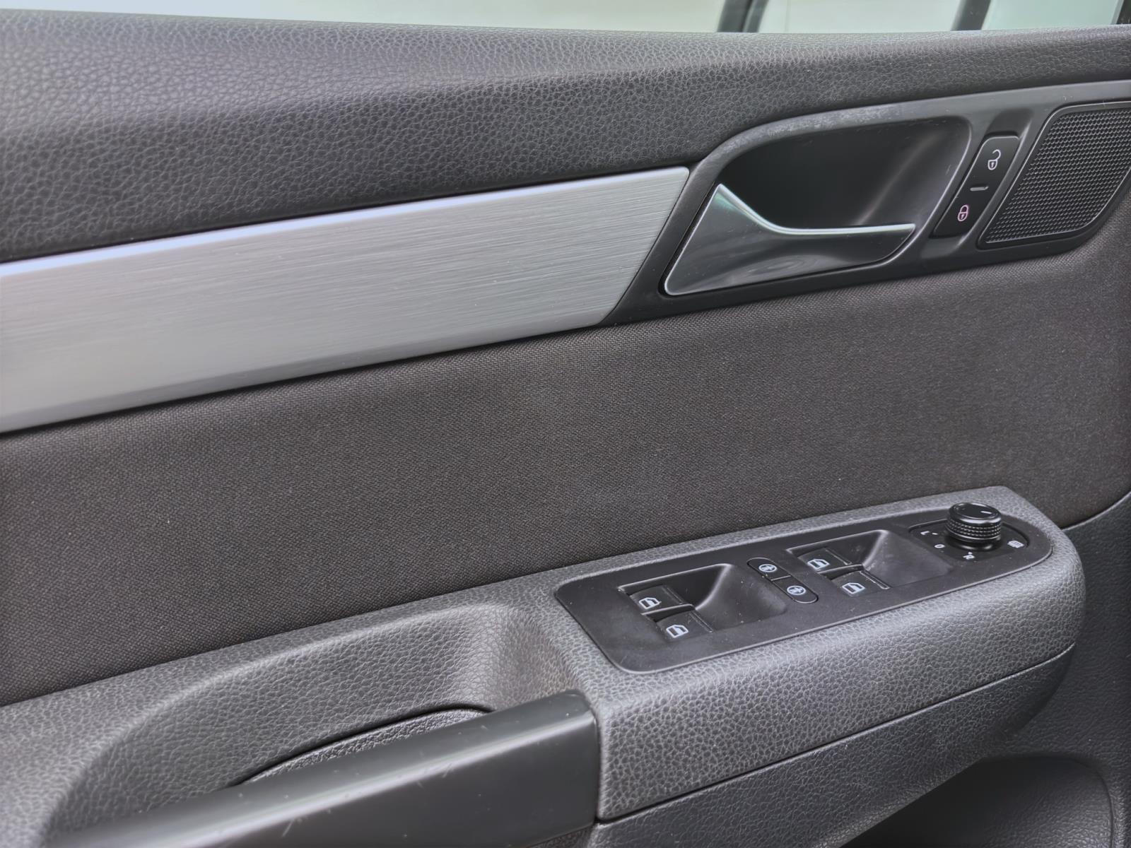 Volkswagen Sharan 2.0 TDI COMFORTLINE NAVI AHK SITZHZG PDC