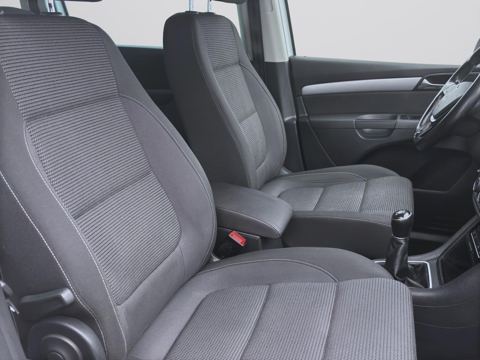 Volkswagen Sharan 2.0 TDI COMFORTLINE NAVI AHK SITZHZG PDC
