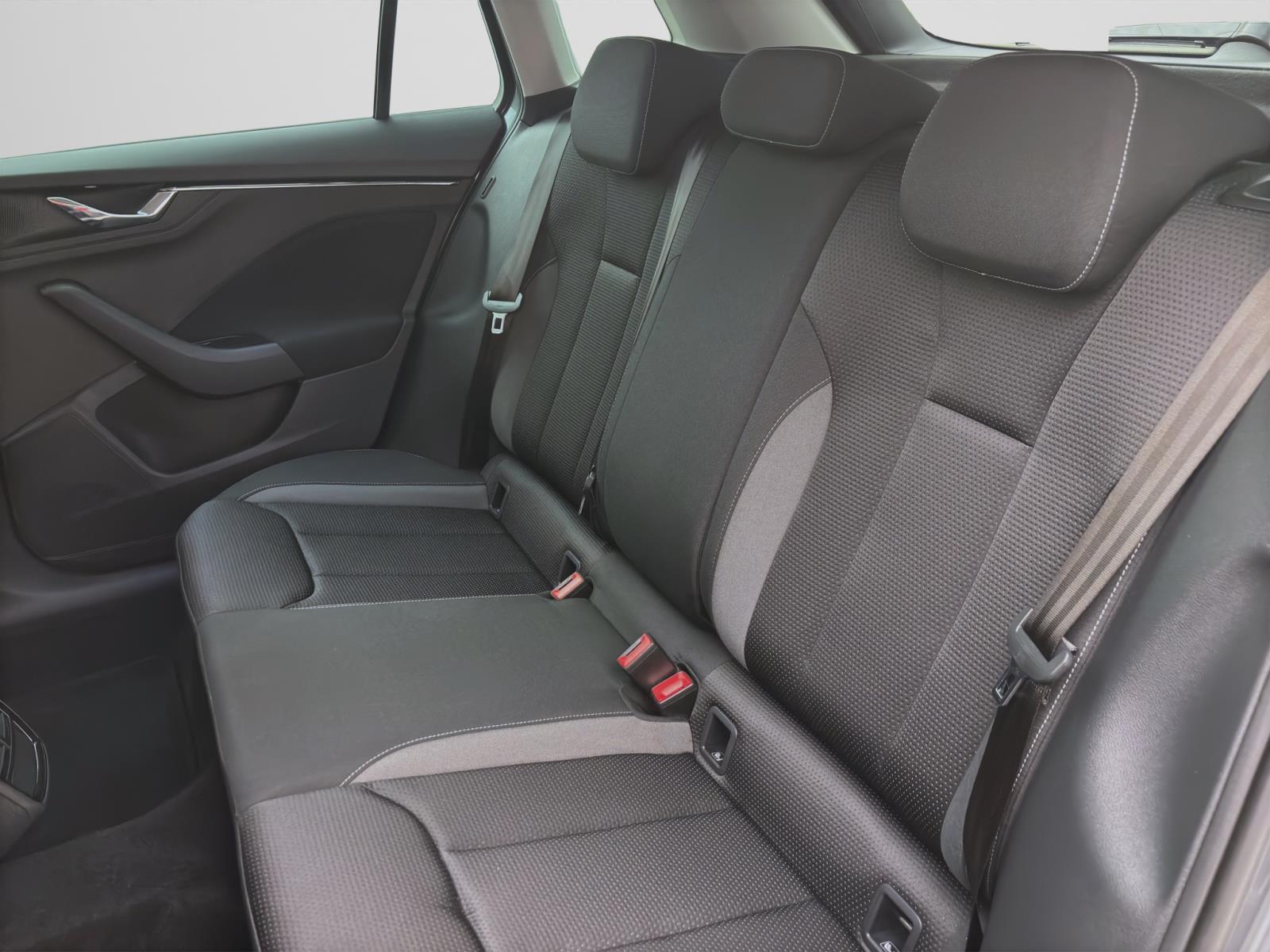 Skoda Kamiq 1.0 TSI TOUR KAMERA PDC SITZHZG