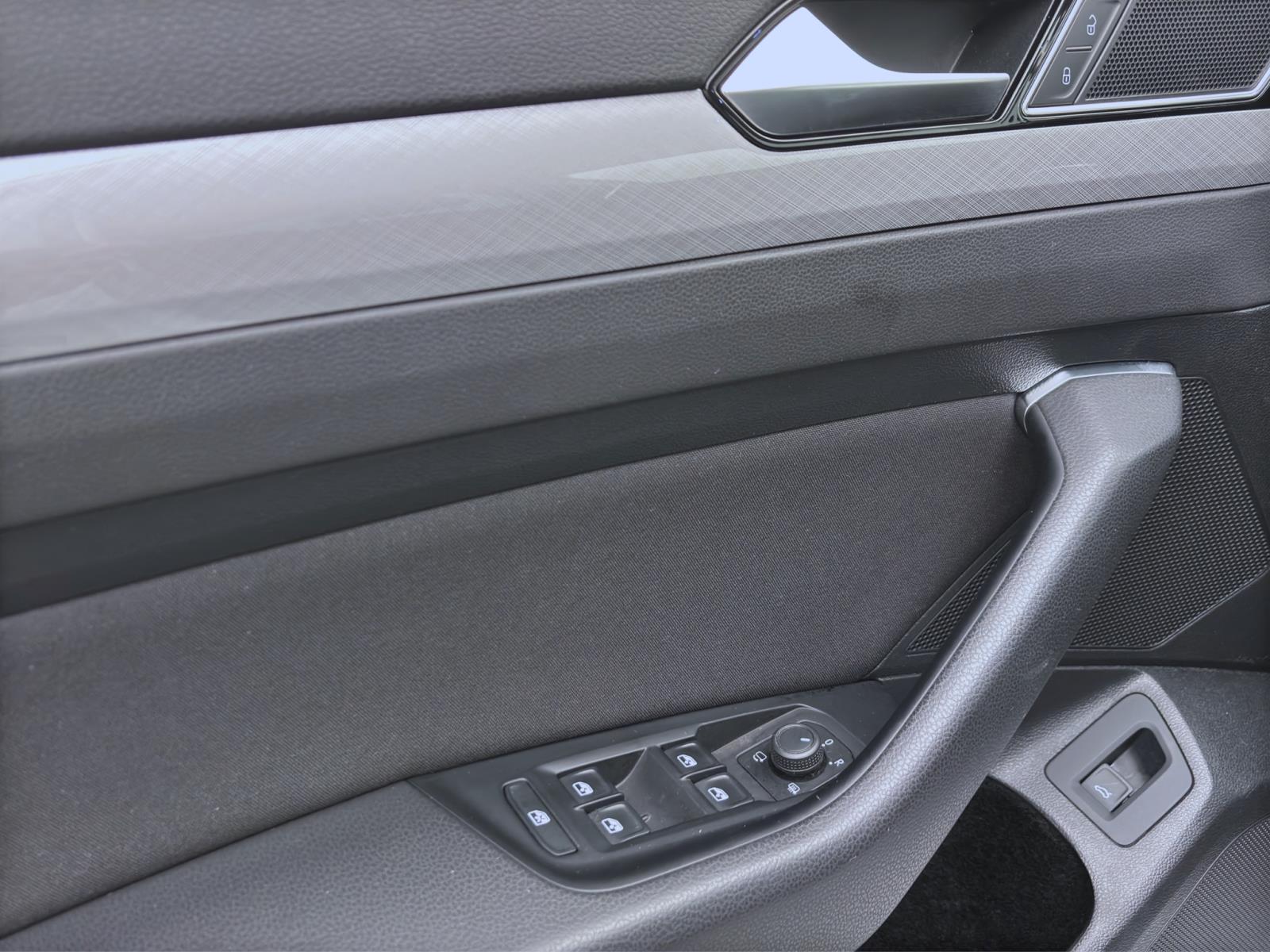 Bild 9: Volkswagen Passat Variant 2.0 TDI DSG BUSINESS STANDHZG AHK NAVI