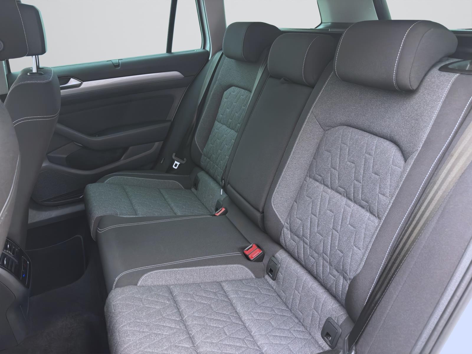 Bild 13: Volkswagen Passat Variant 2.0 TDI DSG BUSINESS STANDHZG AHK NAVI