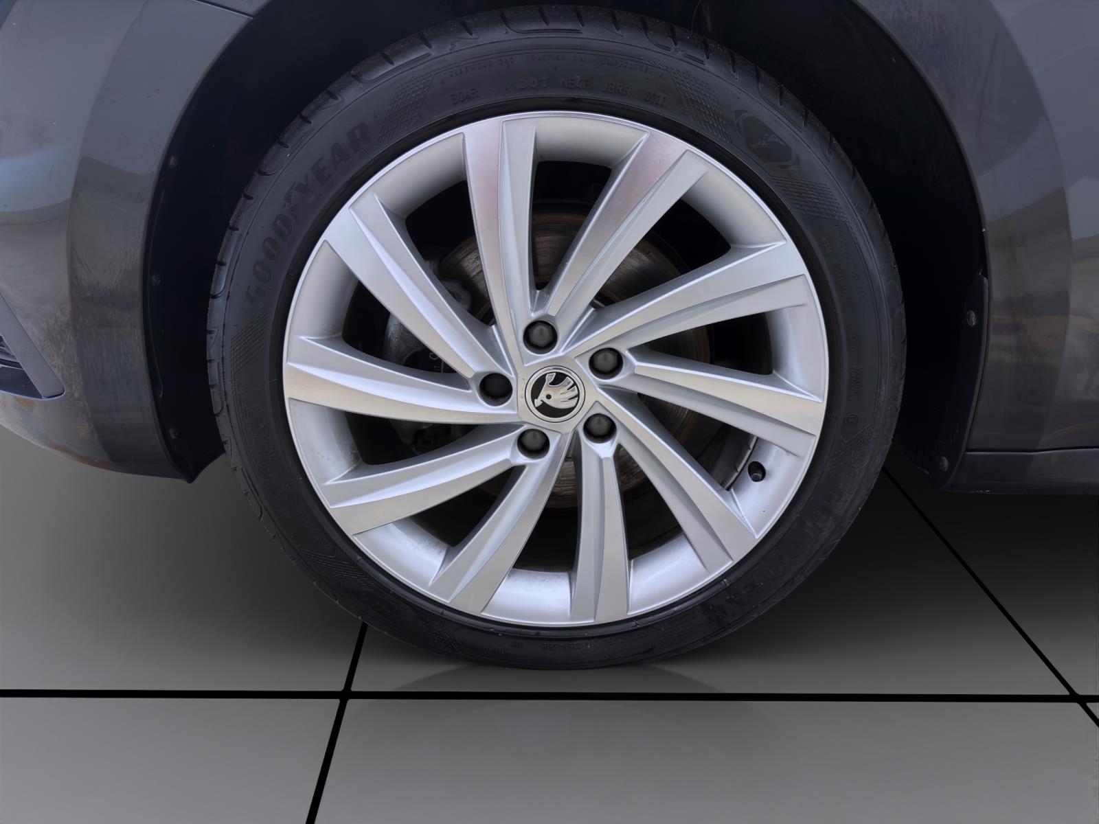 Skoda Octavia Combi iV 1.4 TSI DSG STYLE NAVI ACC MATRIX AHK