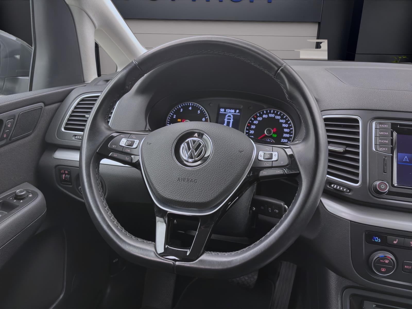 Volkswagen Sharan 1.4 TSI DSG COMFORTLINE NAVI KLIMA PDC 7SITZE