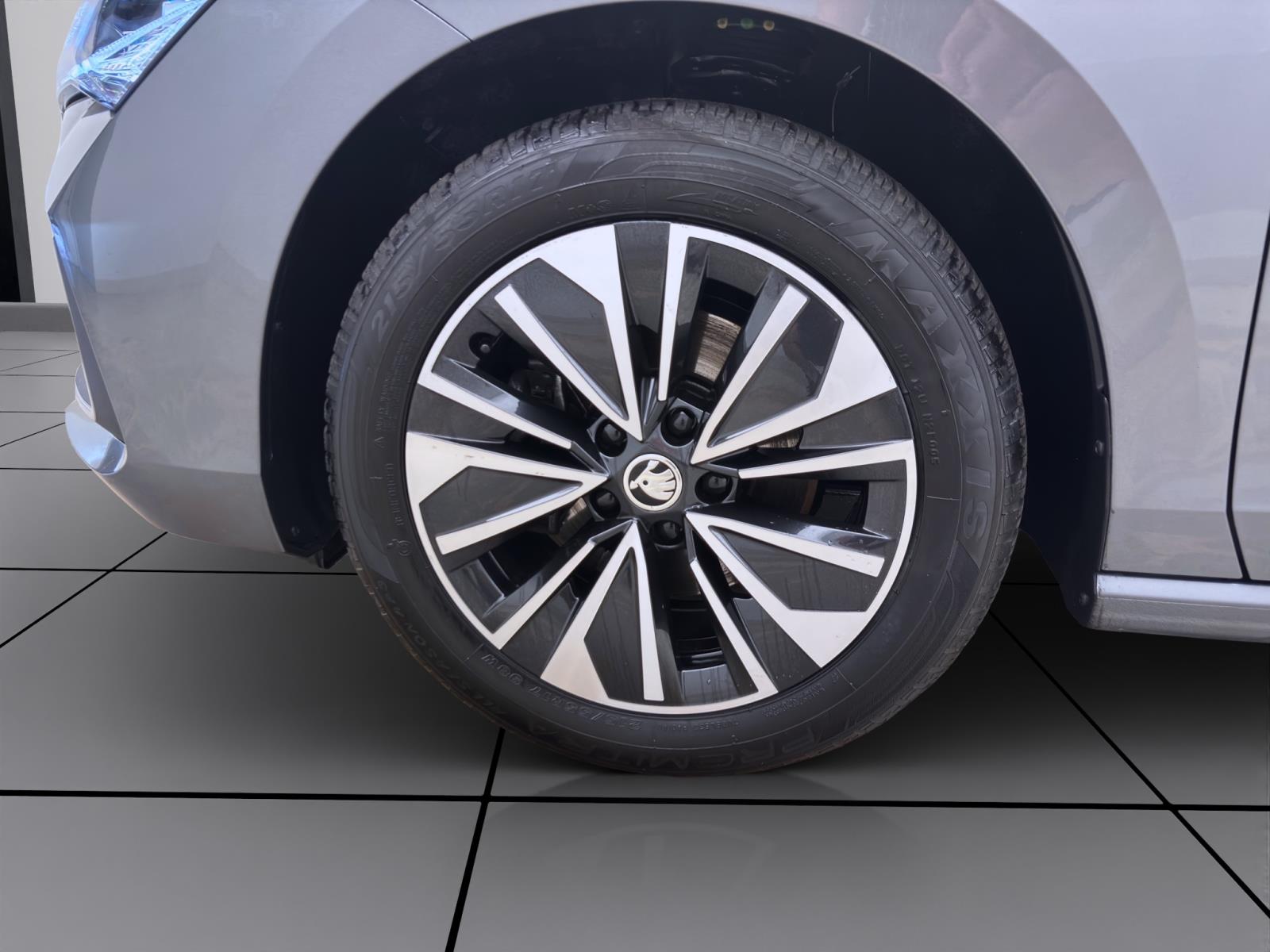 Skoda Superb Combi 1.5 TSI DSG SELECTION NAVI ACC SITZHZG PDC