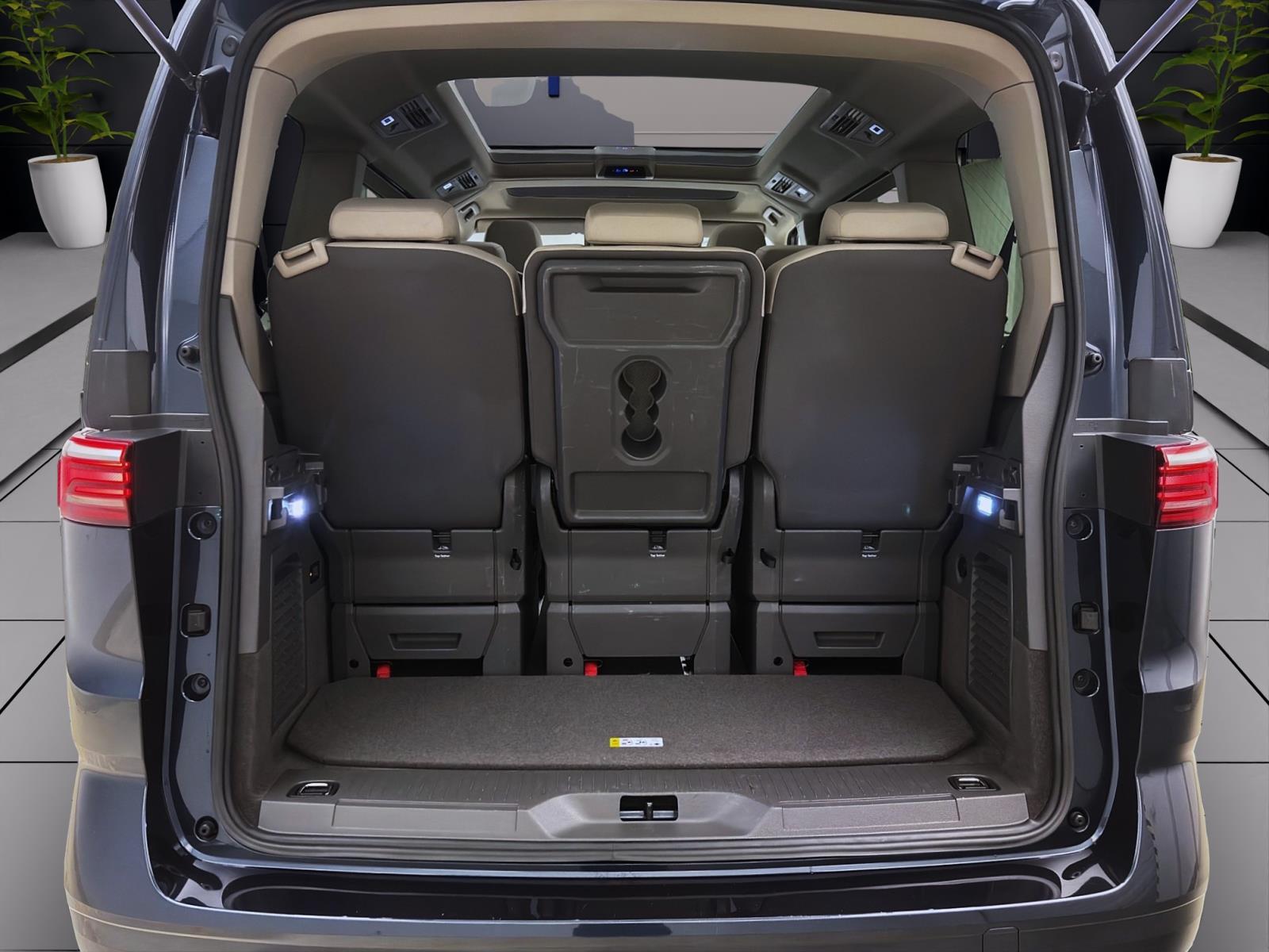 Volkswagen T7 Multivan 1.4 eHybrid DSG PANO AHK NAVI IQ.LIGHT