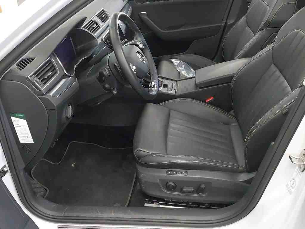 Skoda Superb Combi 2.0 TDI DSG 4x4 STYLE PANO MATRIX STDHZG