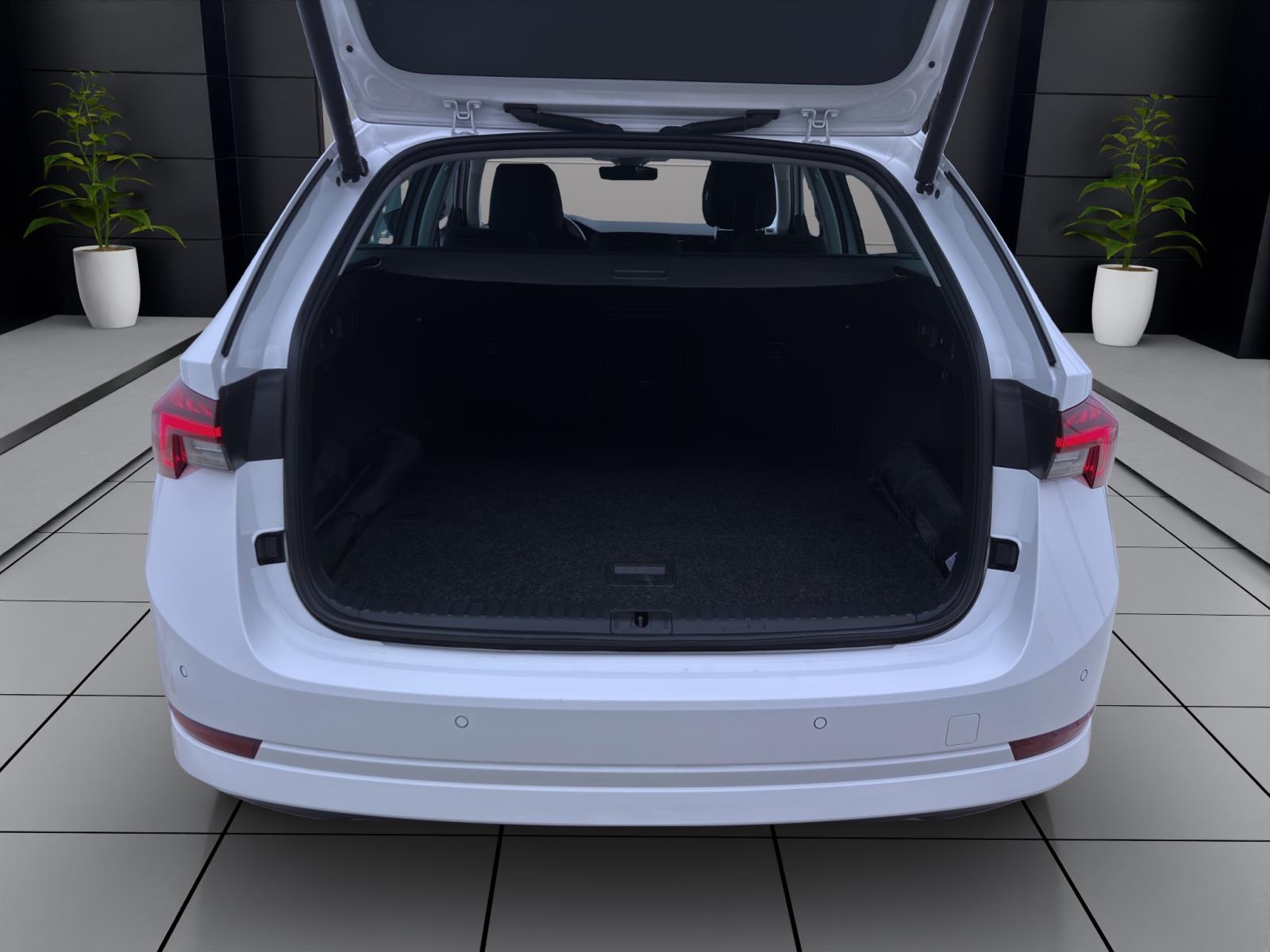 Skoda Octavia Combi 2.0 TDI DSG STYLE NAVI ACC MATRIX AHK
