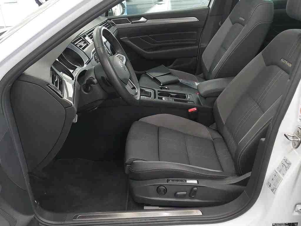 Volkswagen Passat Alltrack 2.0 TDI DSG 4M PANO AHK NAVI KAMERA
