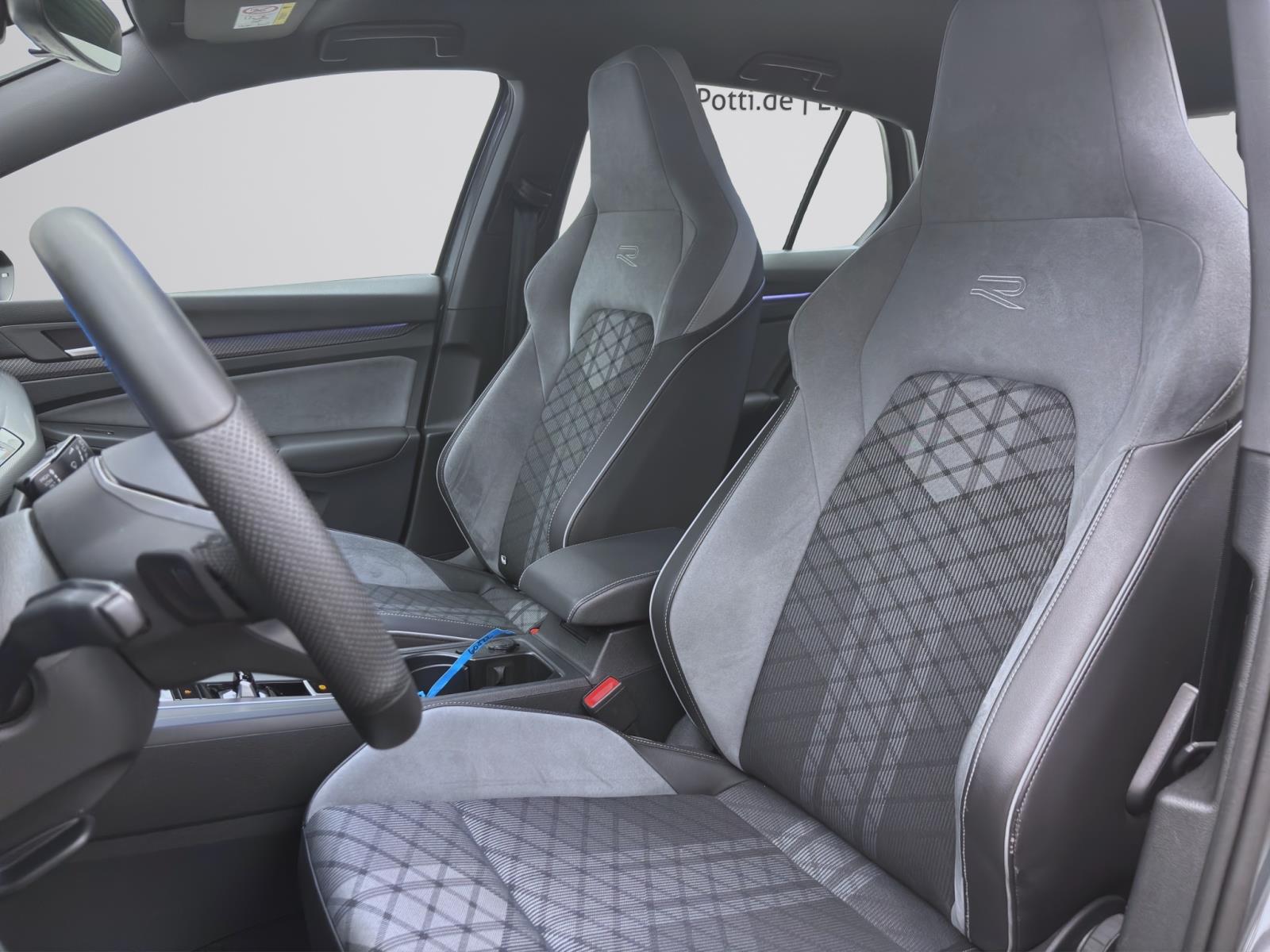 Volkswagen Golf 1.5 eTSI DSG R-LINE NAVI ACC SITZHZG PDC