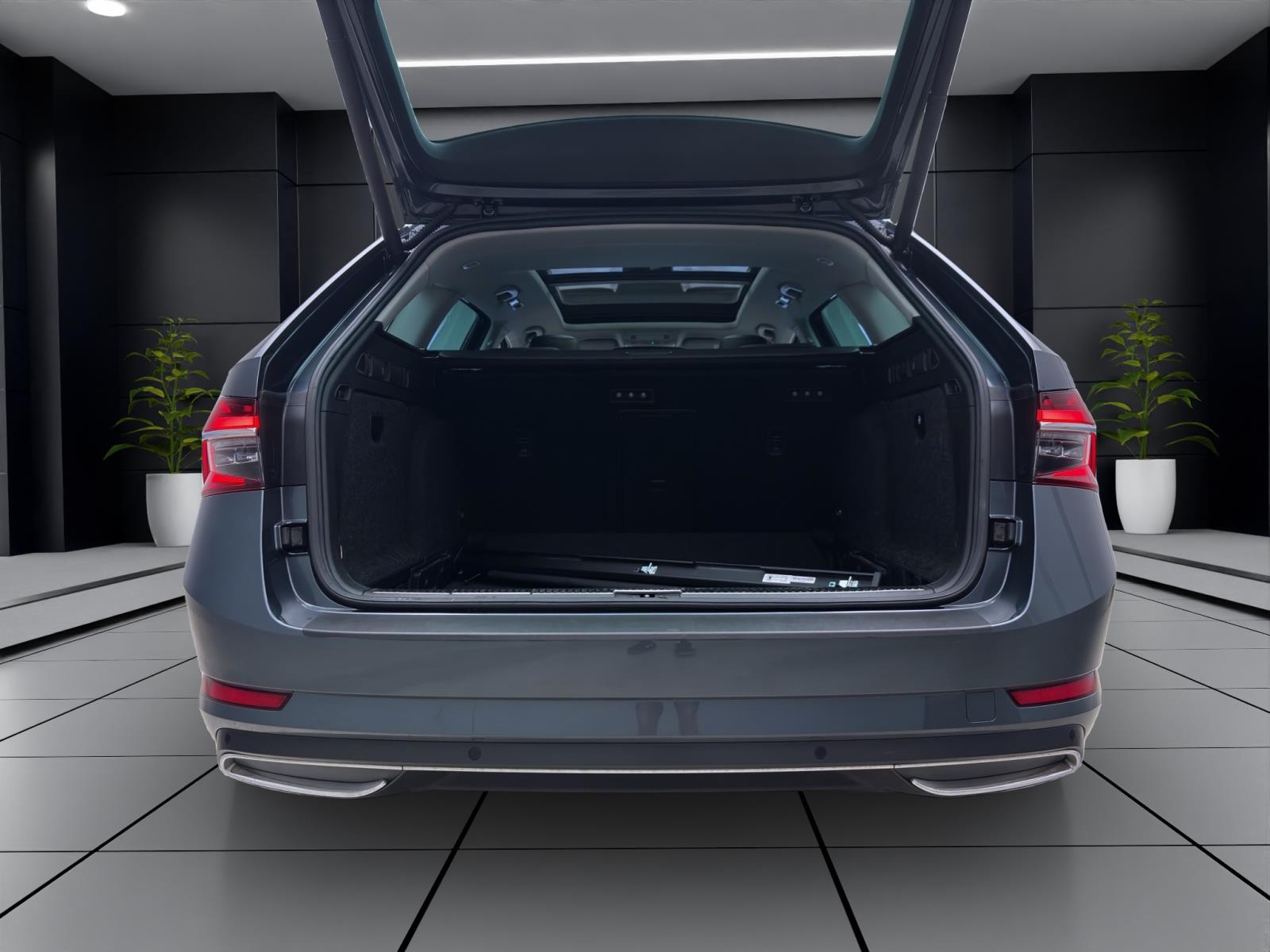 Skoda Superb Combi 2.0 TDI DSG 4x4 L&K PANO STANDHZG MATRIX