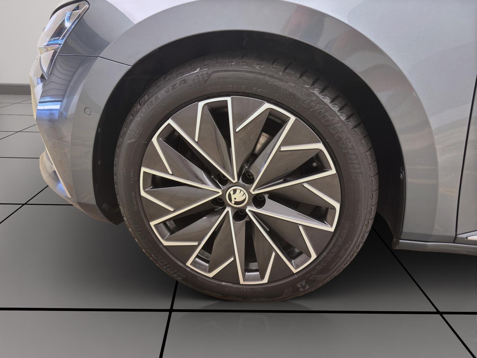 Skoda Superb Combi 2.0 TDI DSG 4x4 L&K PANO STANDHZG MATRIX