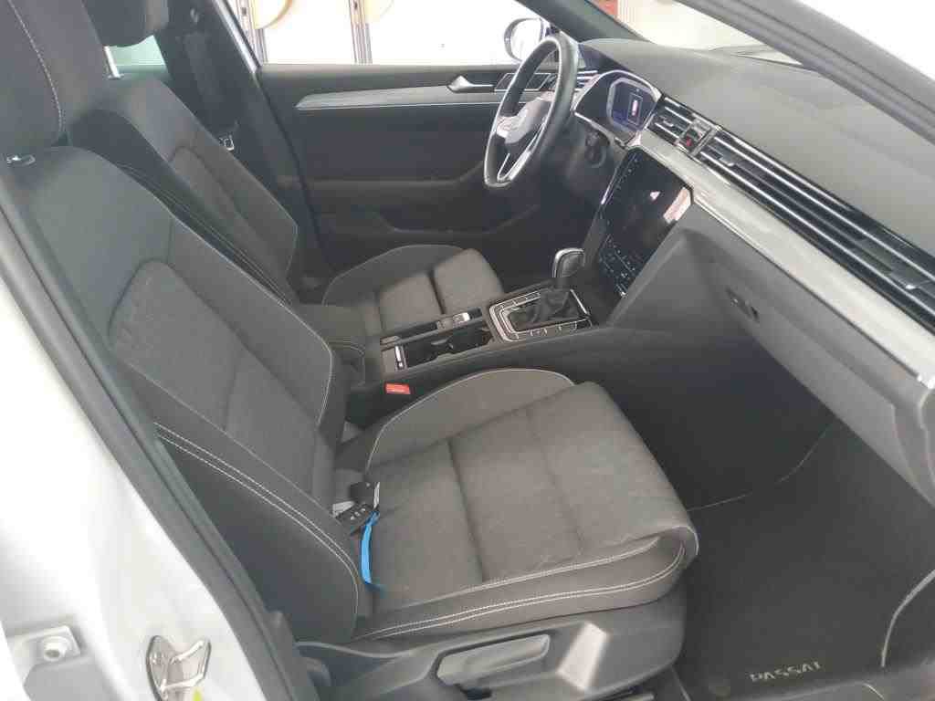 Volkswagen Passat Variant 2.0 TDI DSG BUSINESS PANO NAVI AHK ACC