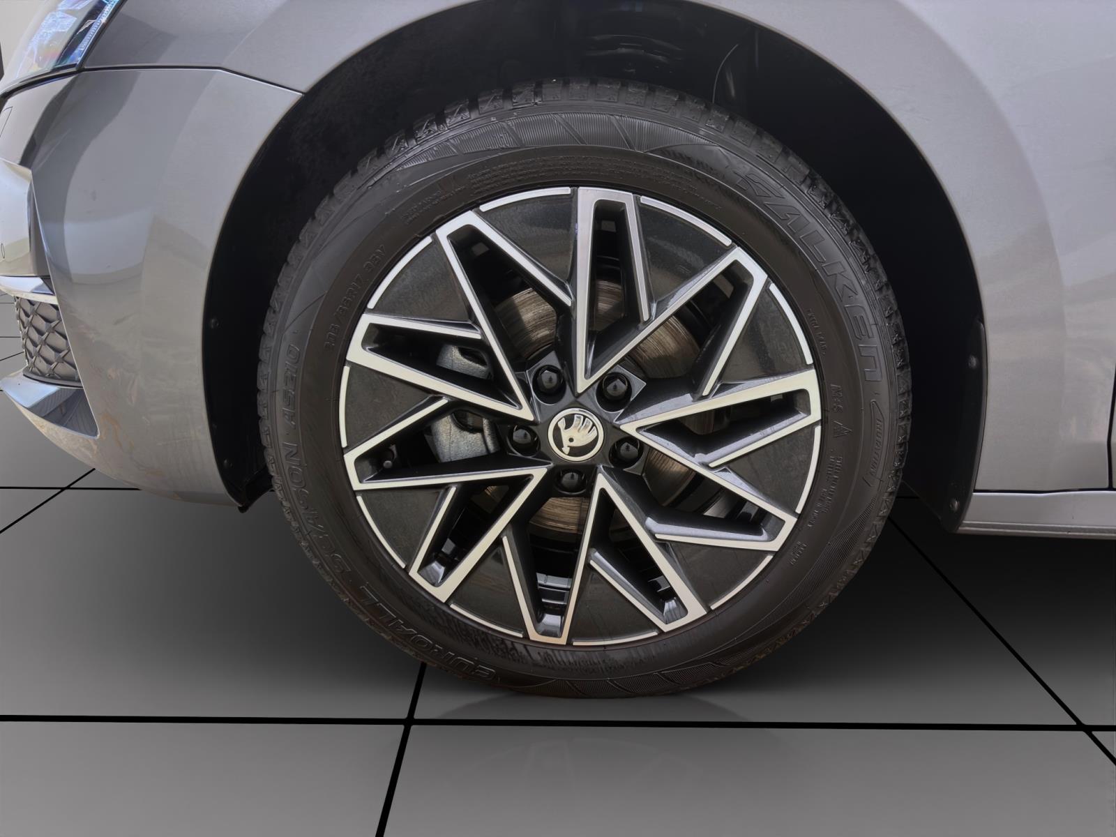 Skoda Octavia Combi 1.5 TSI SELECTION NAVI KLIMA PDC MATRIX