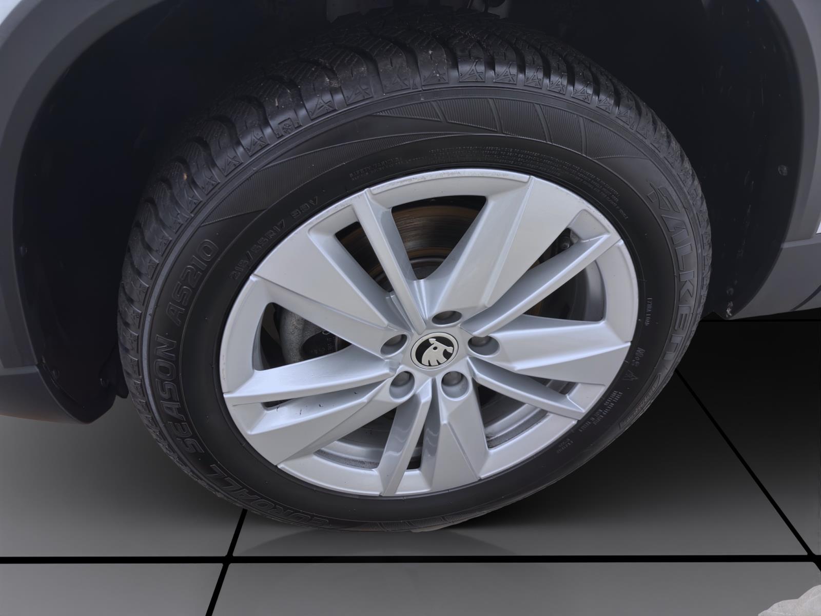 Skoda Karoq 1.5 TSI DSG SELECTION NAVI KAMERA PDC KLIMA