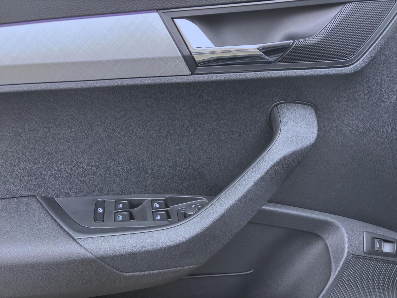 Skoda Karoq 1.5 TSI DSG SELECTION NAVI KAMERA PDC KLIMA