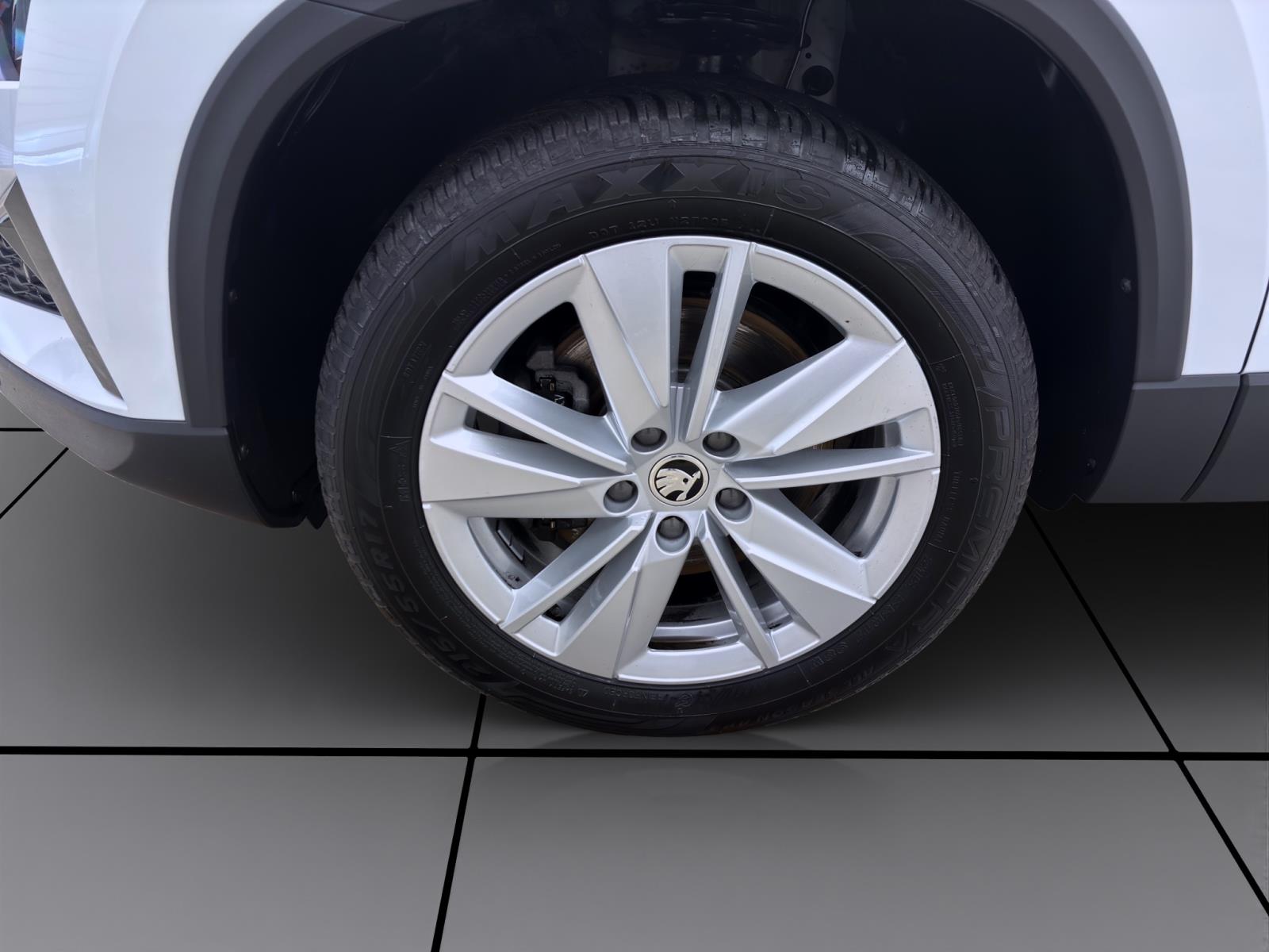 Skoda Karoq 1.5 TSI DSG SELECTION NAVI KAMERA MATRIX SITZHZG